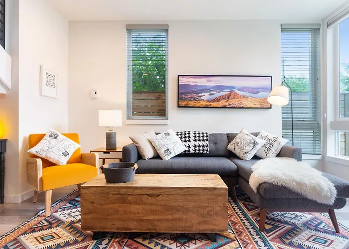 Stylish Townhouse Near Seattle Attractions